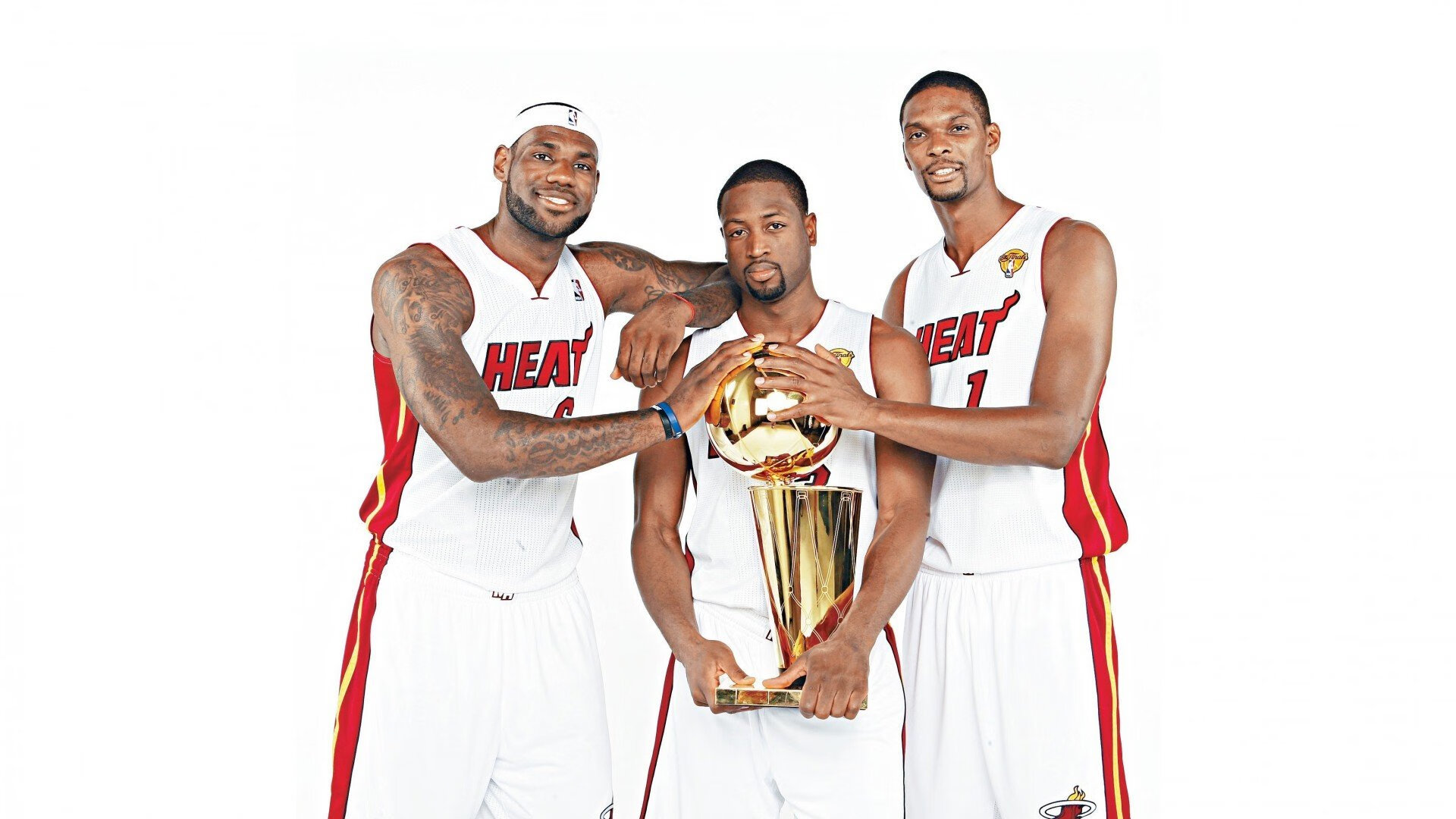 23岁新星打破尘封15年世界纪录，田径史迎来崭新篇章